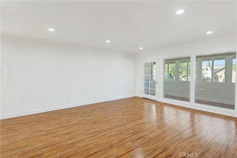 Photo of 6160 Whitsett Avenue #6, North Hollywood, CA 91606 (MLS # SR25244899)