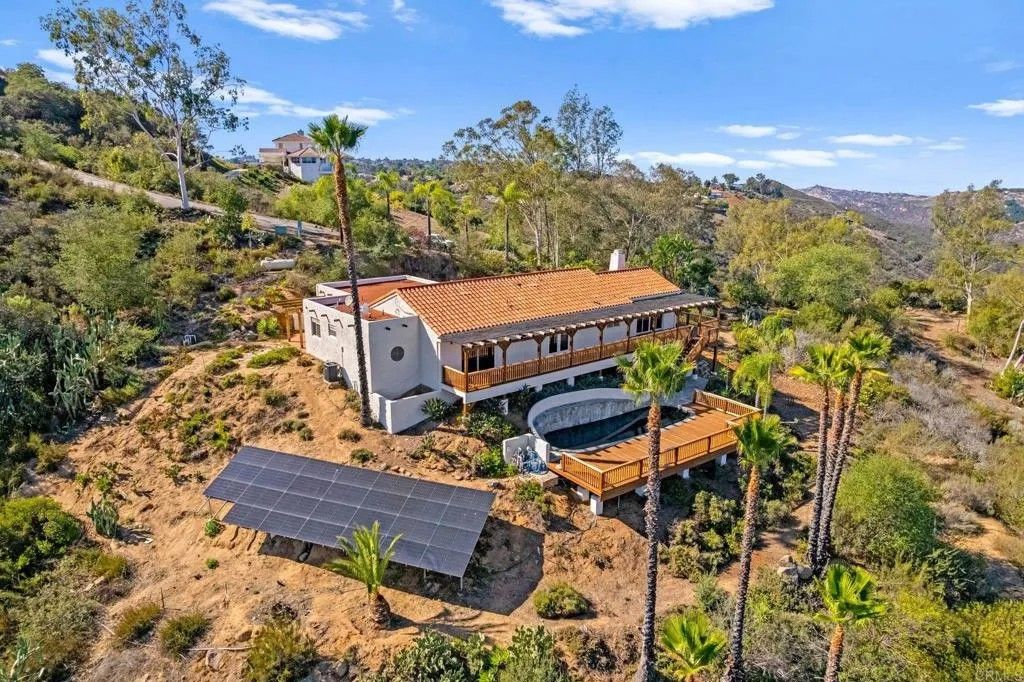 Photo of 27944 Turner Heights Lane, Escondido, CA 92026 (MLS # NDP2510419)