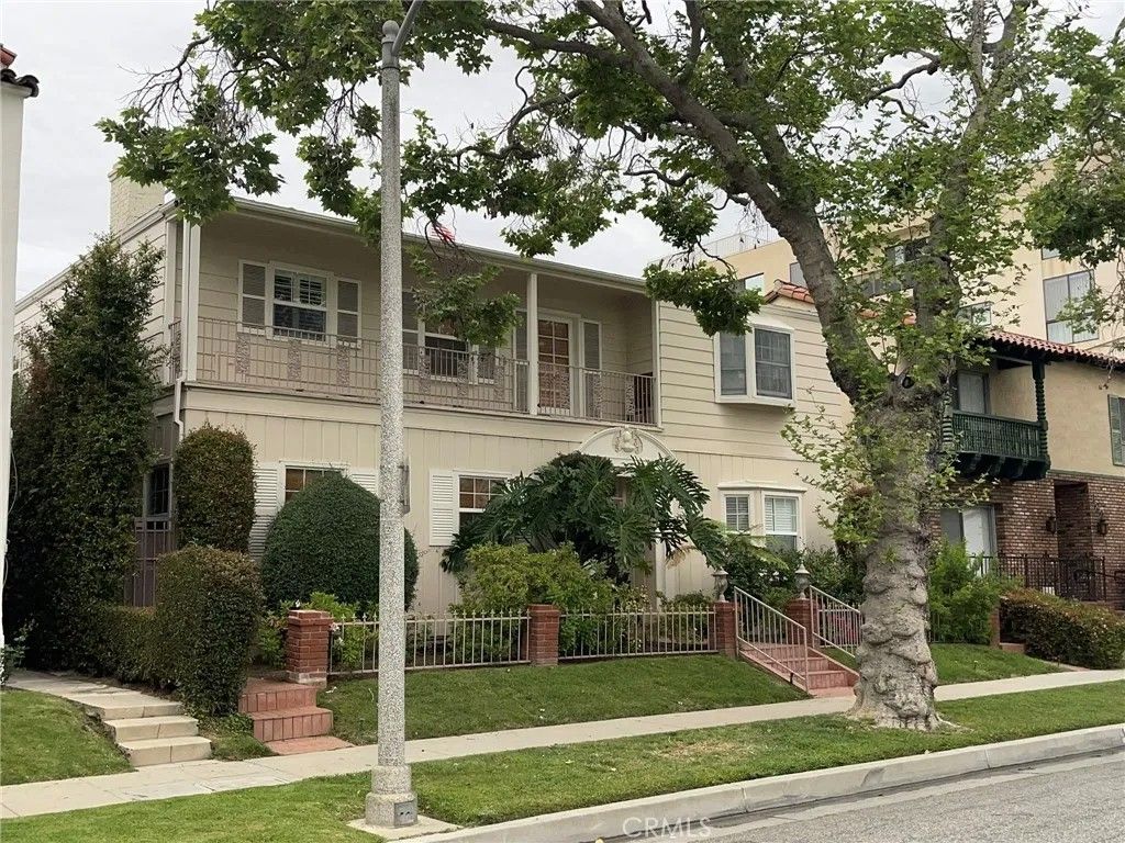 Photo of 135 S Canon Drive #135 1/2, Beverly Hills, CA 90212 (MLS # PW26025238)
