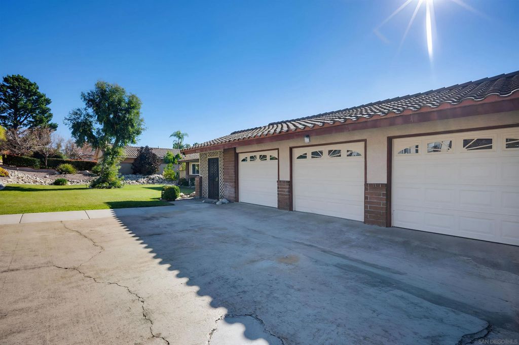 Photo of 10365 Hidden Farm Rd, Rancho Cucamonga, CA 91737 (MLS # 250045280)