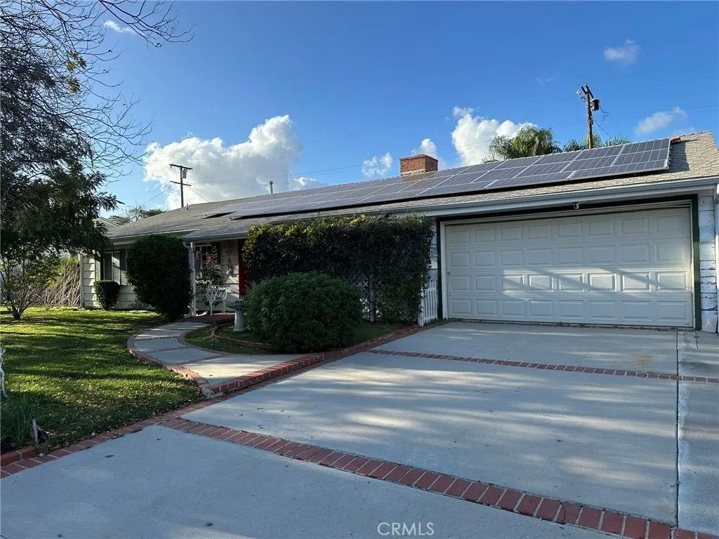 Photo of 22901 Leonora Drive, Woodland Hills, CA 91367 (MLS # SR26037862)