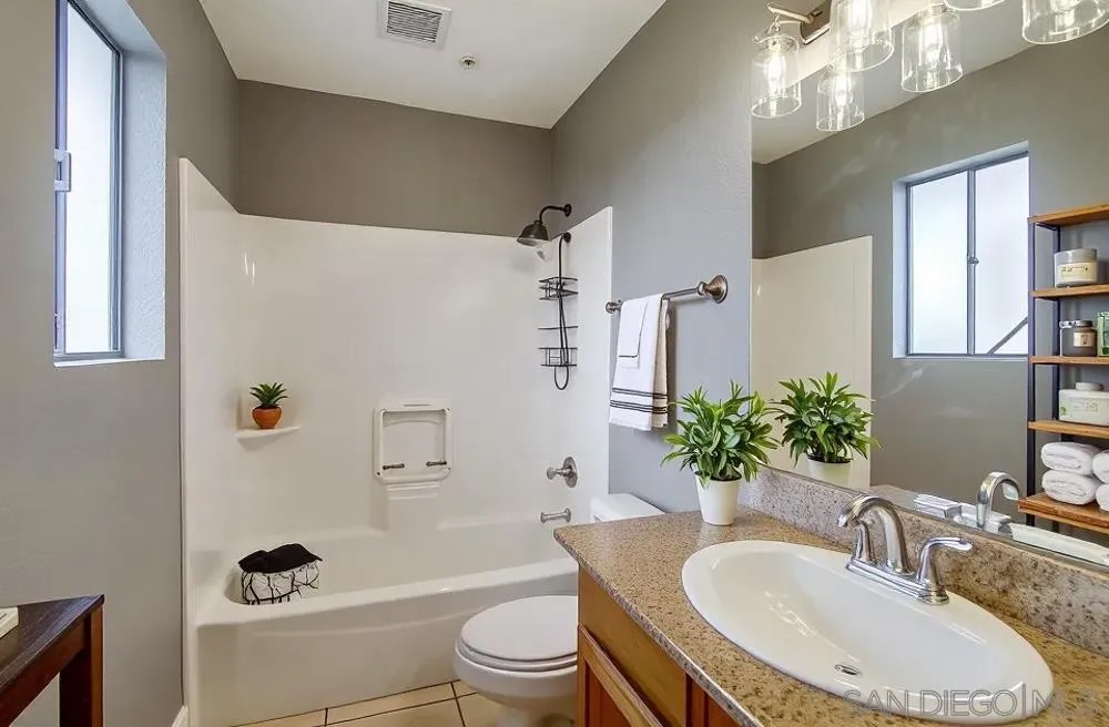 4041 Oakcrest Drive 207