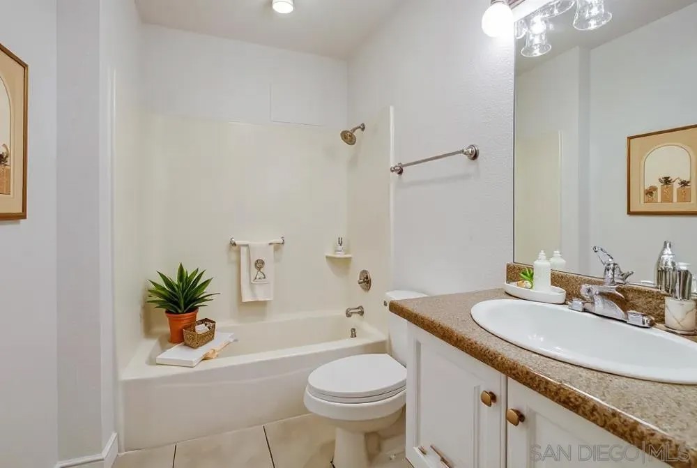 4041 Oakcrest Drive 207