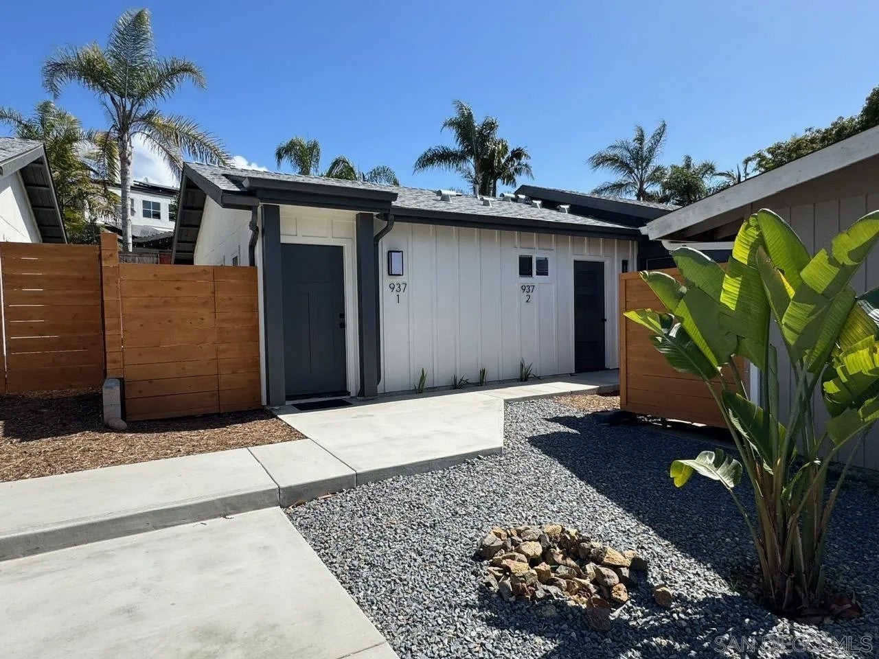 931-937 Regal Rd.