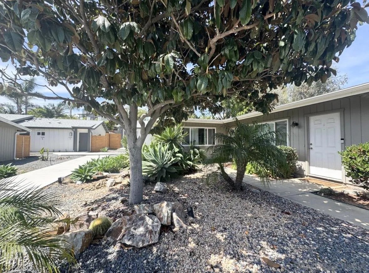 931-937 Regal Rd.