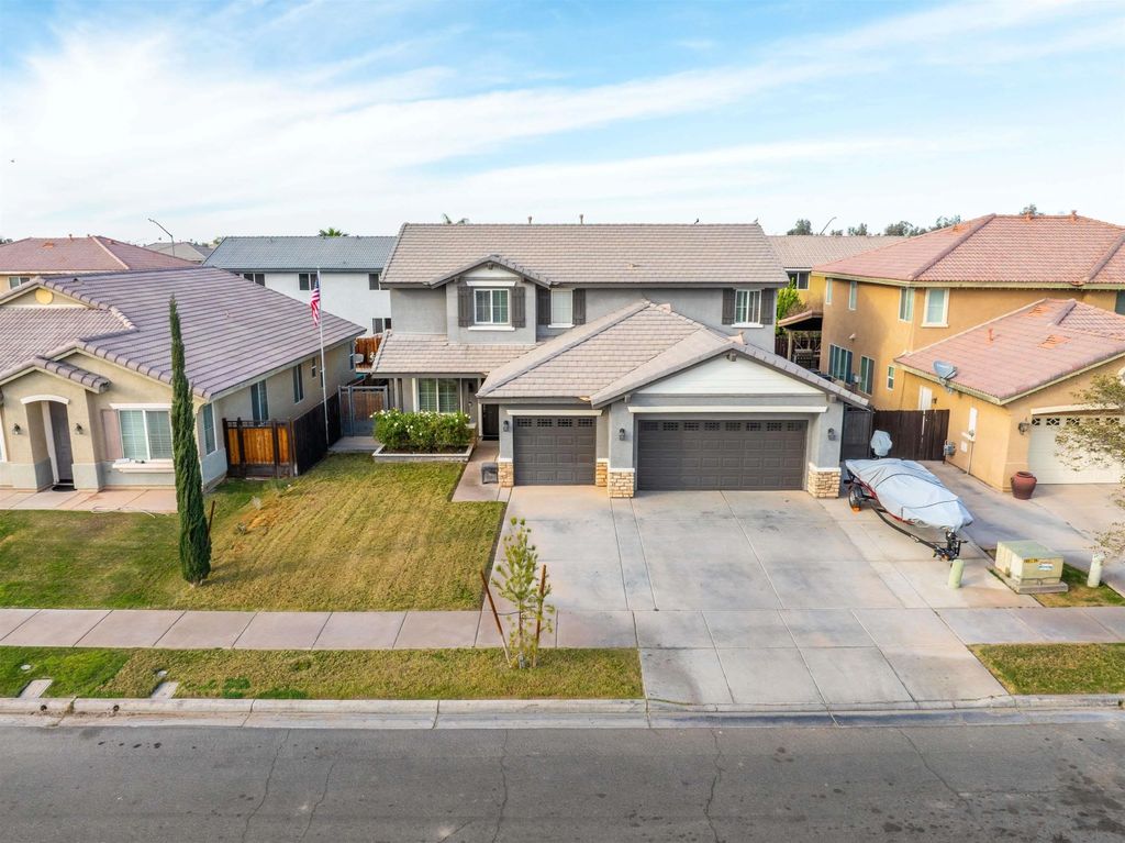 Photo of 226 Quail Run Dr, El Centro, CA 92243 (MLS # 260005099)
