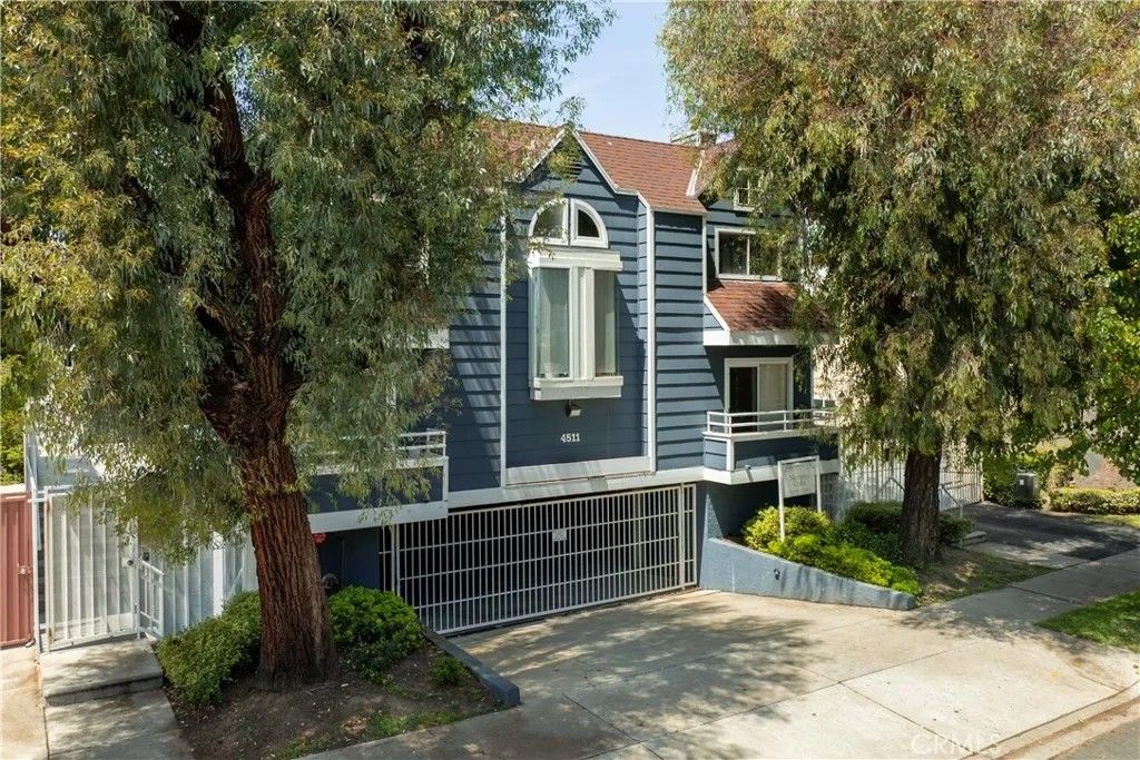 Photo of 4511 Murietta Avenue #8, Sherman Oaks, CA 91423 (MLS # SR26080143)