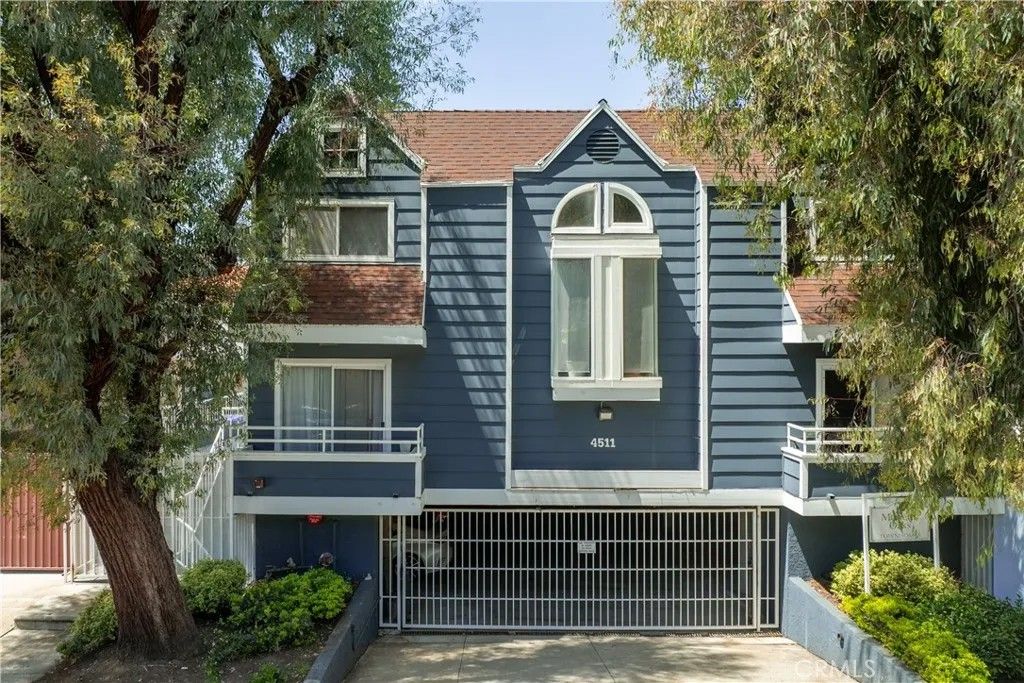 Photo of 4511 Murietta Avenue #8, Sherman Oaks, CA 91423 (MLS # SR26080143)