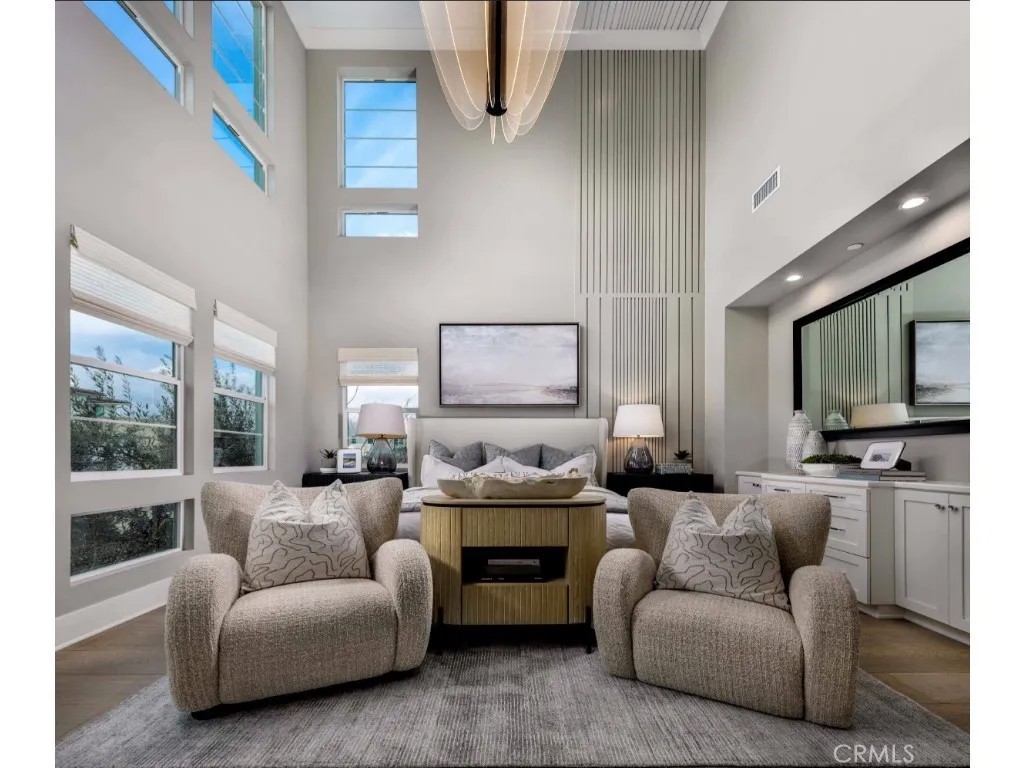 355 Mariposa Way
