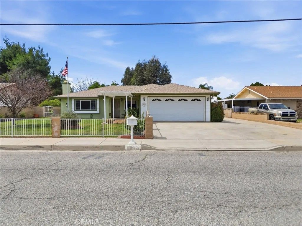 Photo of 217 N Hemet St, Hemet, CA 92544 (MLS # SW26054925)