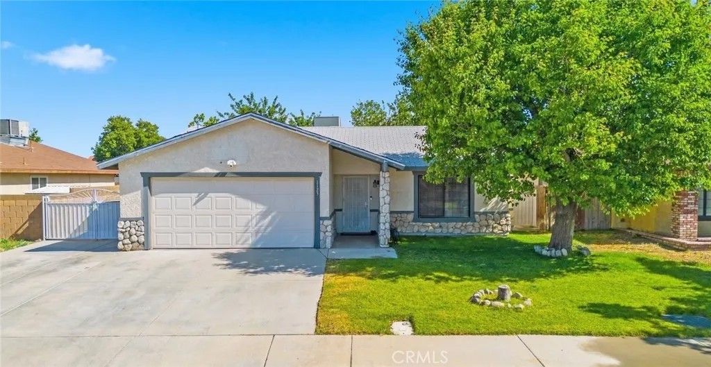 Photo of 1123 Herzel Avenue, Lancaster, CA 93535 (MLS # SR26093347)