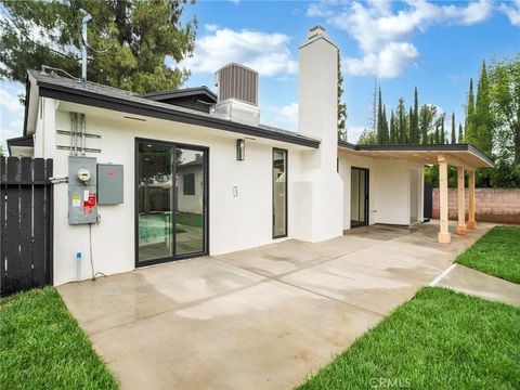 Tiny photo for 7055 Fallbrook Avenue, West Hills, CA 91307 (MLS # SR25246764)