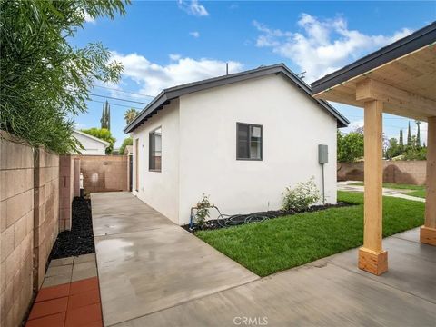 Tiny photo for 7055 Fallbrook Avenue, West Hills, CA 91307 (MLS # SR25246764)