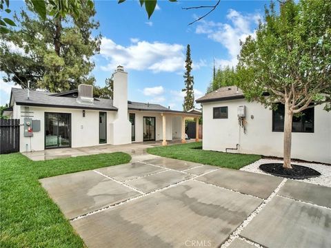 Tiny photo for 7055 Fallbrook Avenue, West Hills, CA 91307 (MLS # SR25246764)