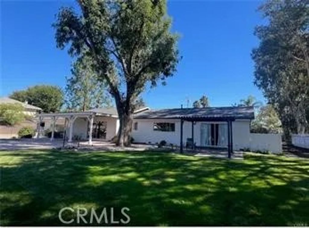 Photo of 771 Calle Pecos, Thousand Oaks, CA 91360 (MLS # SR25271305)