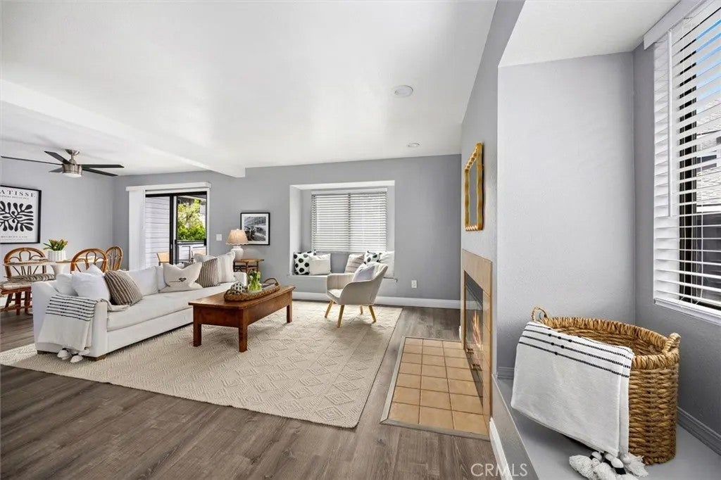 2221 King Court 40