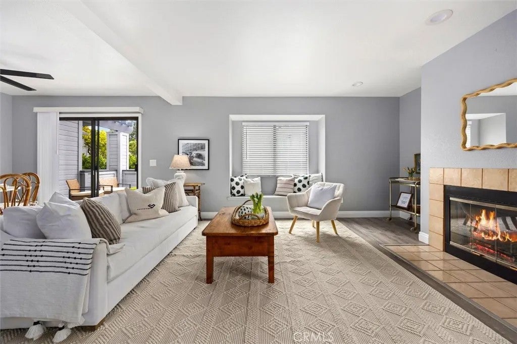 2221 King Court 40