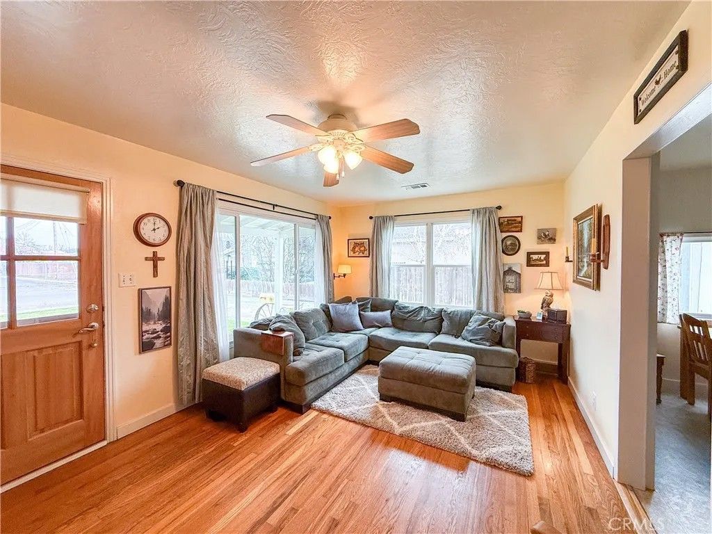 Photo of 674 Wallis Avenue, Gustine, CA 95322 (MLS # MC26013573)