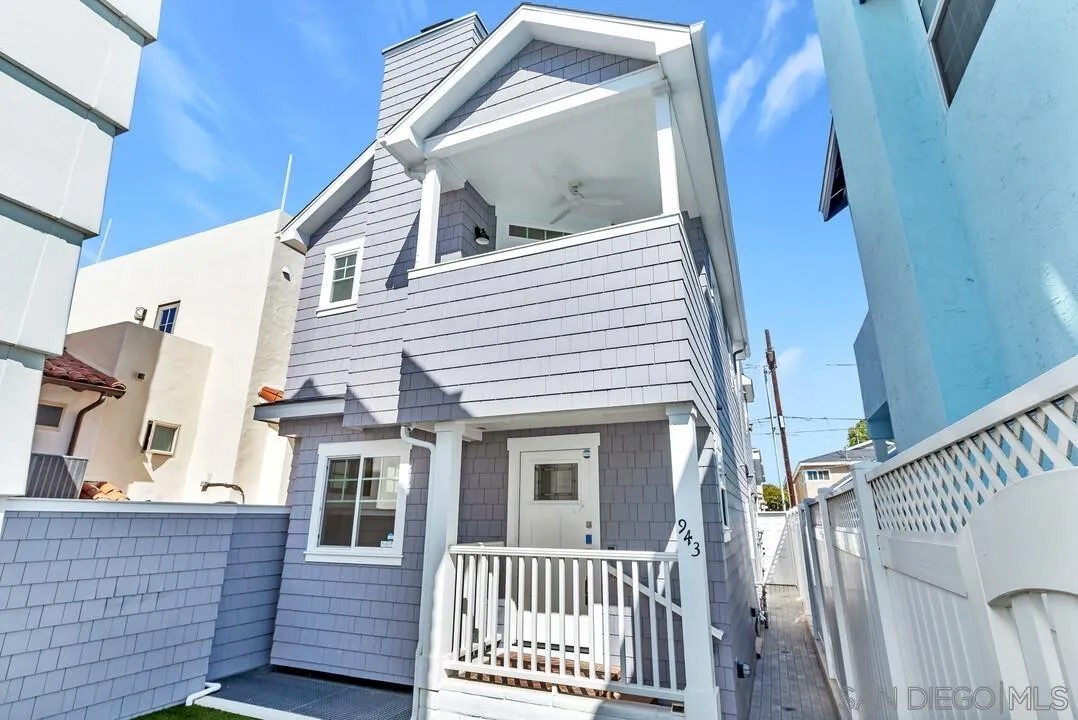 943 F Avenue