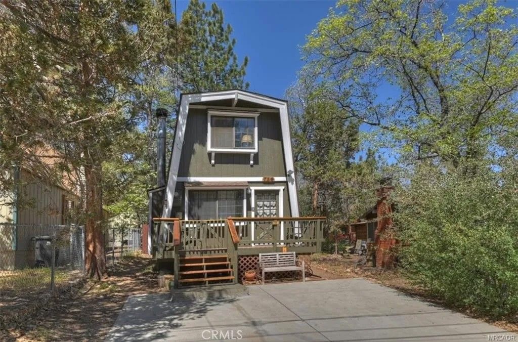 Photo of 756 Cedar Ln, Sugarloaf, CA 92386 (MLS # IG26113098)