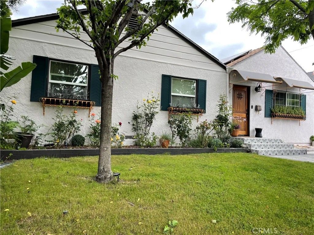 Photo of 825 Delaware Road #Front House, Burbank, CA 91504 (MLS # BB26001841)