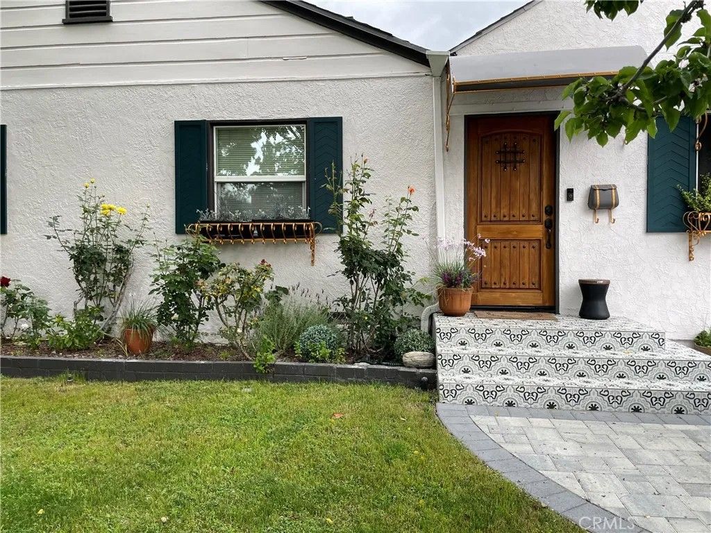 Photo of 825 Delaware Road #Front House, Burbank, CA 91504 (MLS # BB26001841)