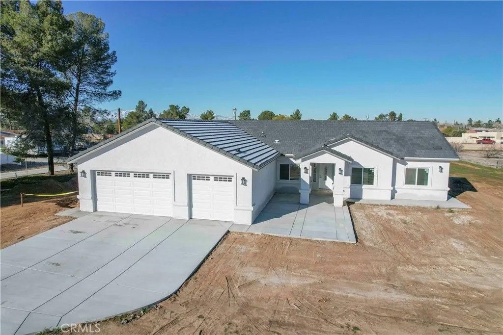 Photo of 14416 Ricaree Road, Apple Valley, CA 92307 (MLS # HD26038728)