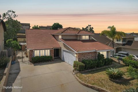 Photo of 712 Paseo Del Rey, Chula Vista, CA 91910 (MLS # 260007615)