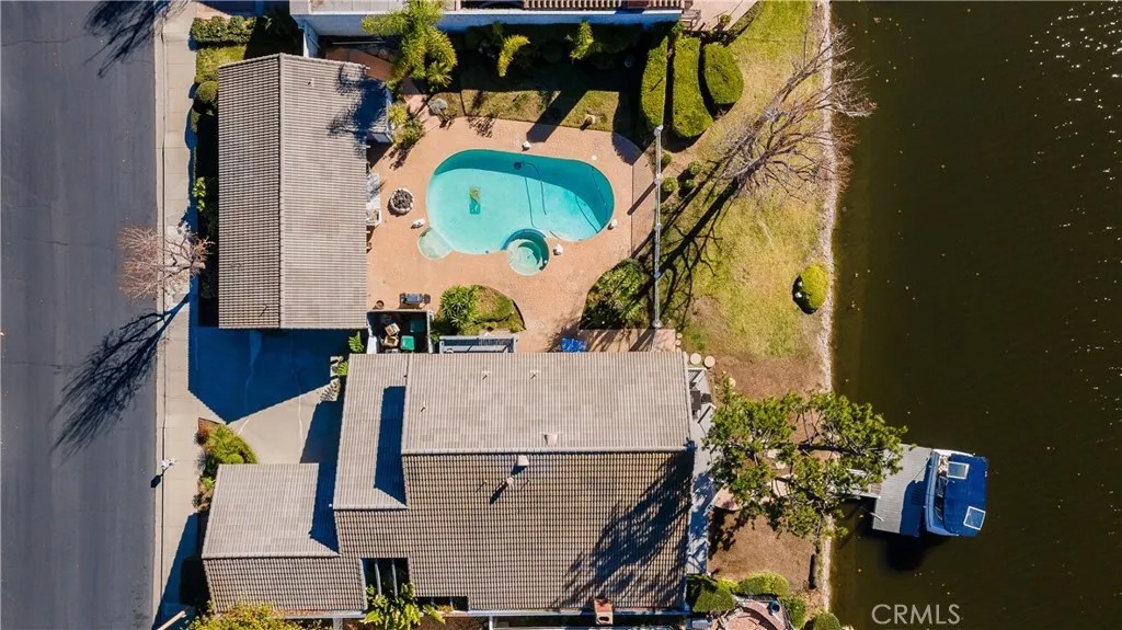 2546 Oakshore Drive