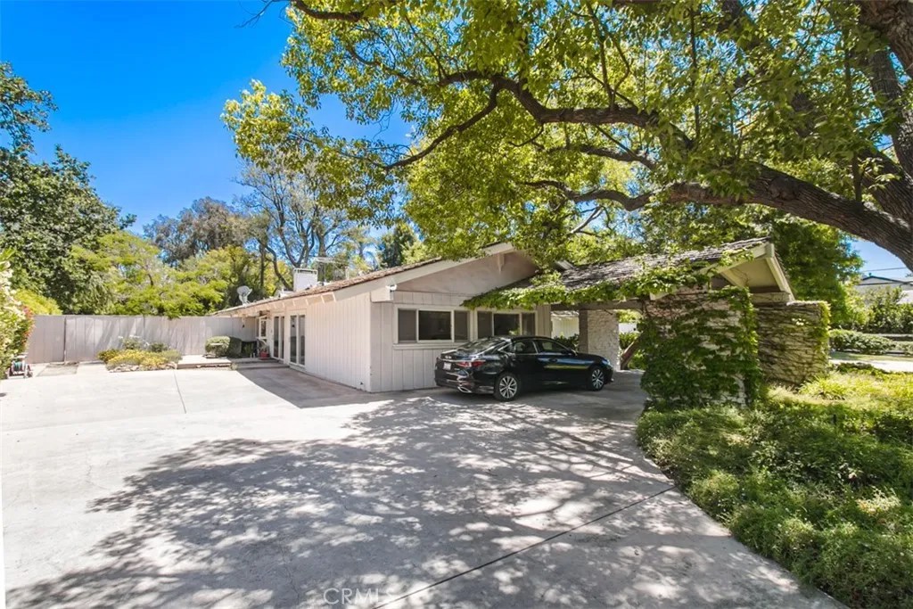 5238 Twin Oaks