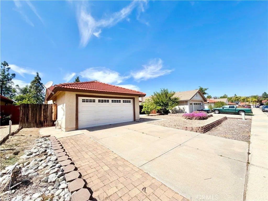 Photo of 25268 Shadescale Drive, Murrieta, CA 92563 (MLS # SW26082603)