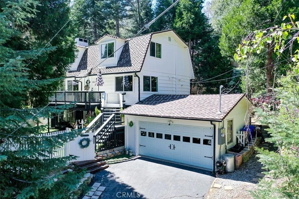 220 Oak Dr.