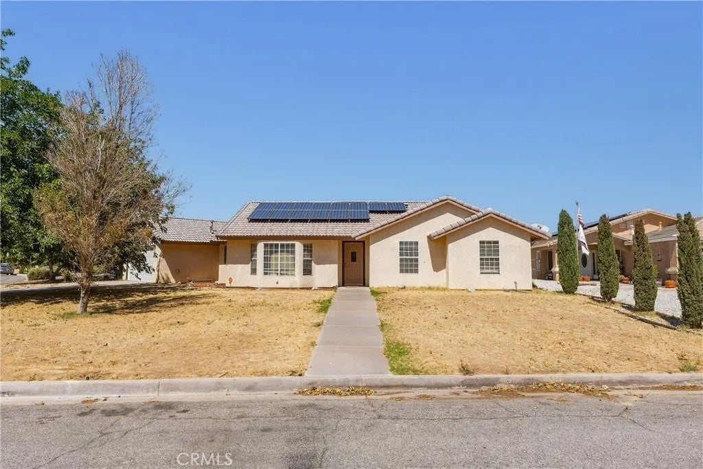 Photo of 14926 Rivers Edge Road, Helendale, CA 92342 (MLS # CV26203912)