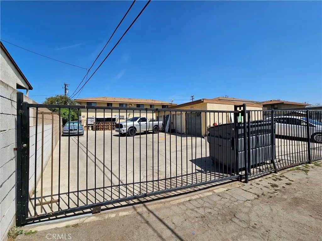 Photo of 1574 Laurel Avenue, Pomona, CA 91768 (MLS # TR26003554)