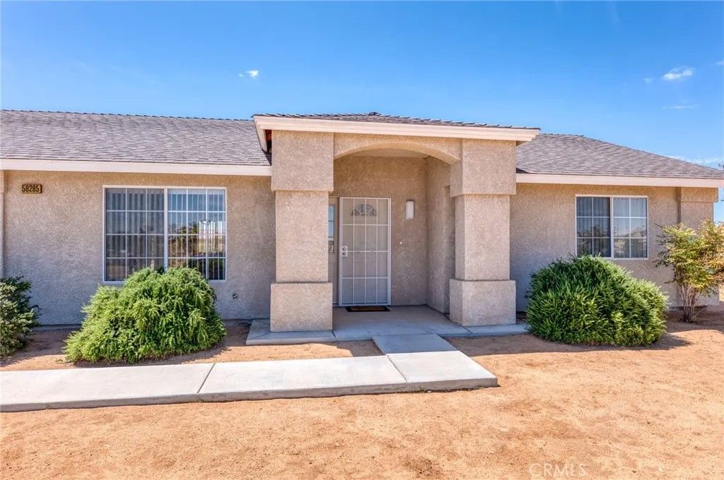 Photo of 58285 Caliente St, Yucca Valley, CA 92284 (MLS # JT26087924)