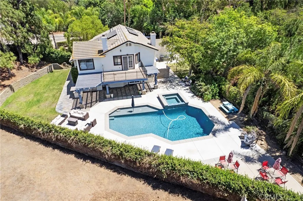 15605 Creekview Trail