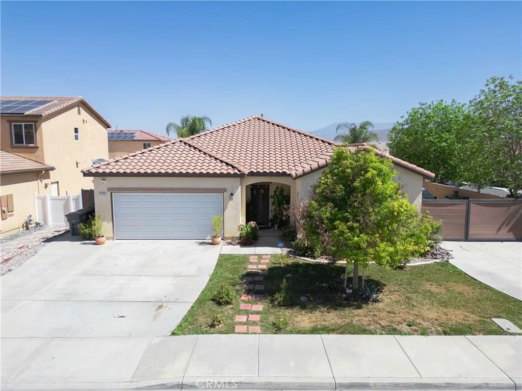 Photo of 2219 Albatross Way, San Jacinto, CA 92582 (MLS # CV25226771)