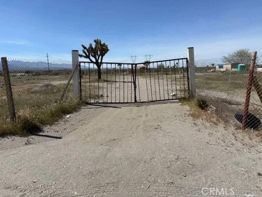 Photo of 1290 Highway 18 Rd, Pinon Hills, CA 92372 (MLS # IG26056636)