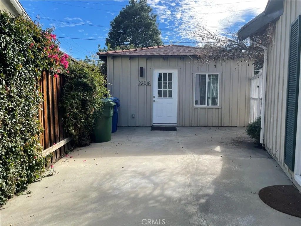 Photo of 22018 Martinez St, Woodland Hills, CA 91364 (MLS # SR26079731)