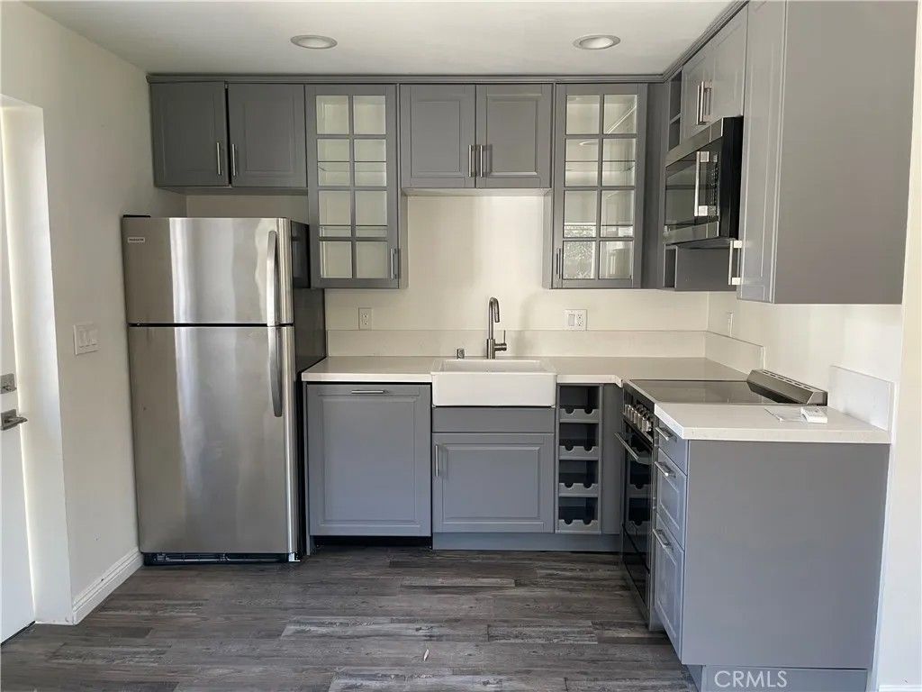 Photo of 22018 Martinez St, Woodland Hills, CA 91364 (MLS # SR26079731)