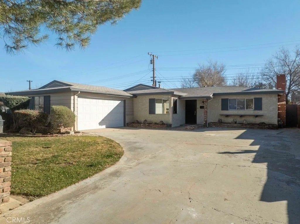 Photo of 43708 Fern Ave, Lancaster, CA 93534 (MLS # SR26015027)