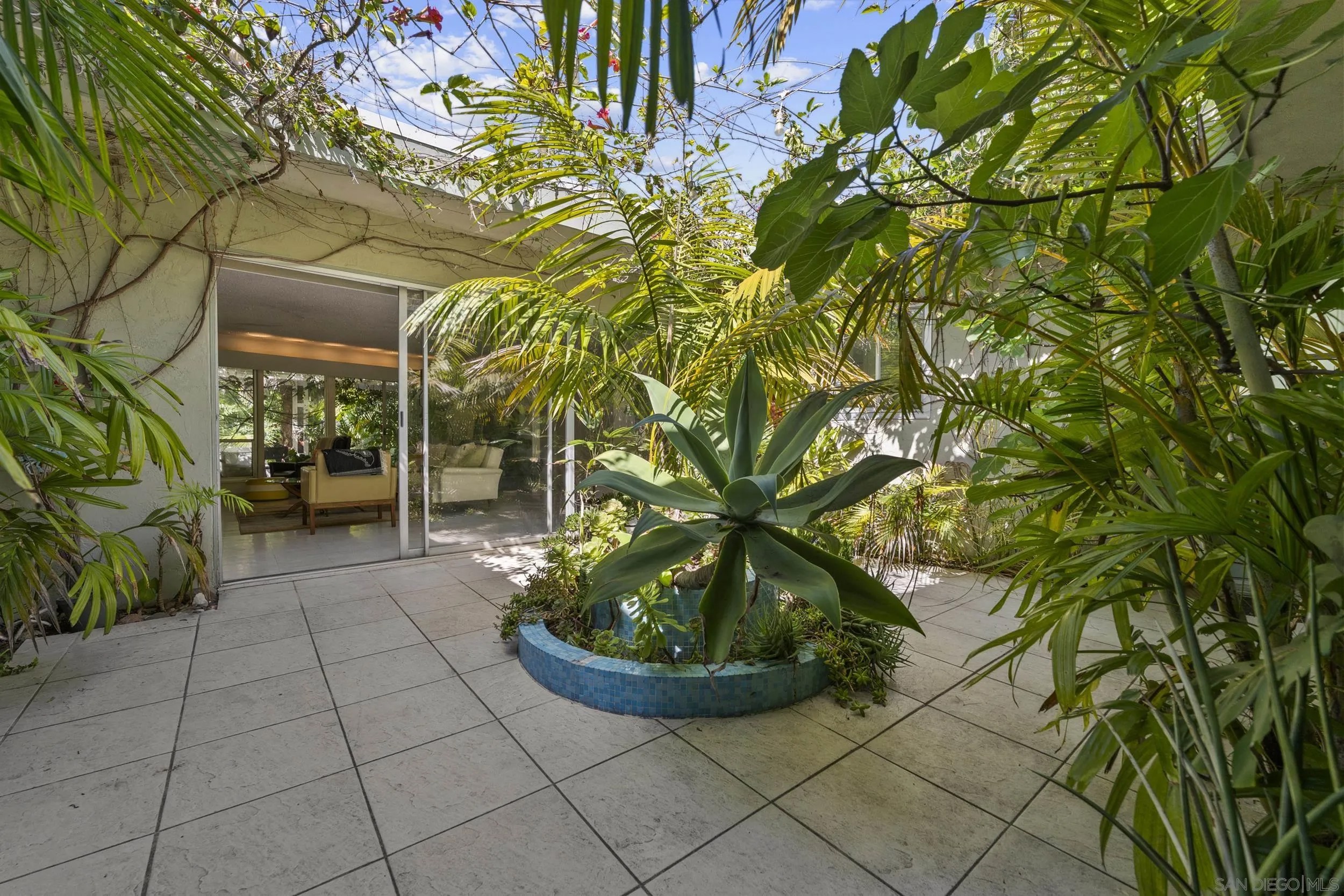 5920 La Jolla