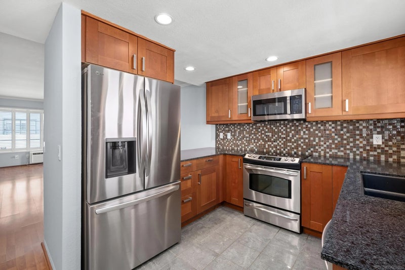 1411 Robinson Ave 14