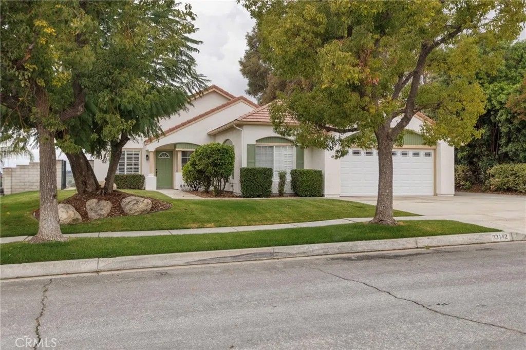 Photo of 33142 Lotus Ave, Yucaipa, CA 92399 (MLS # OC26001448)