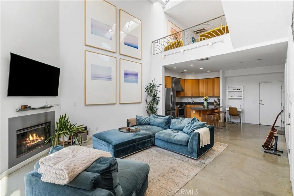 637 E 4th B