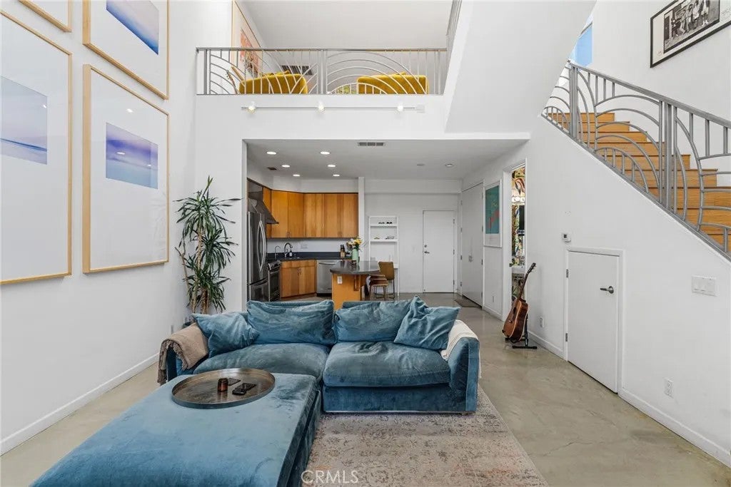 637 E 4th B