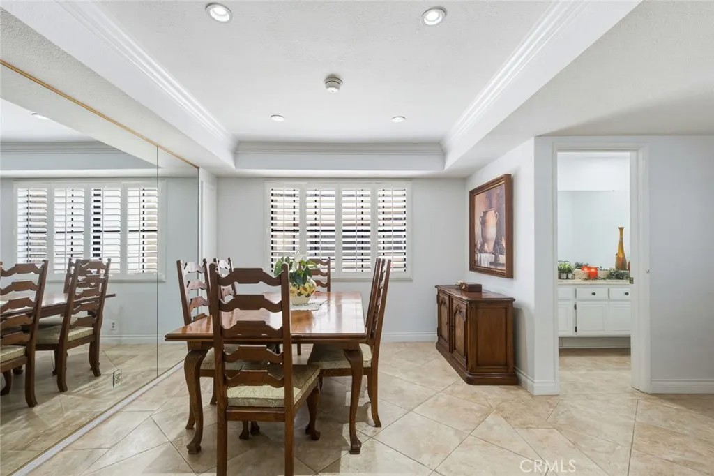 640 S Lake 203