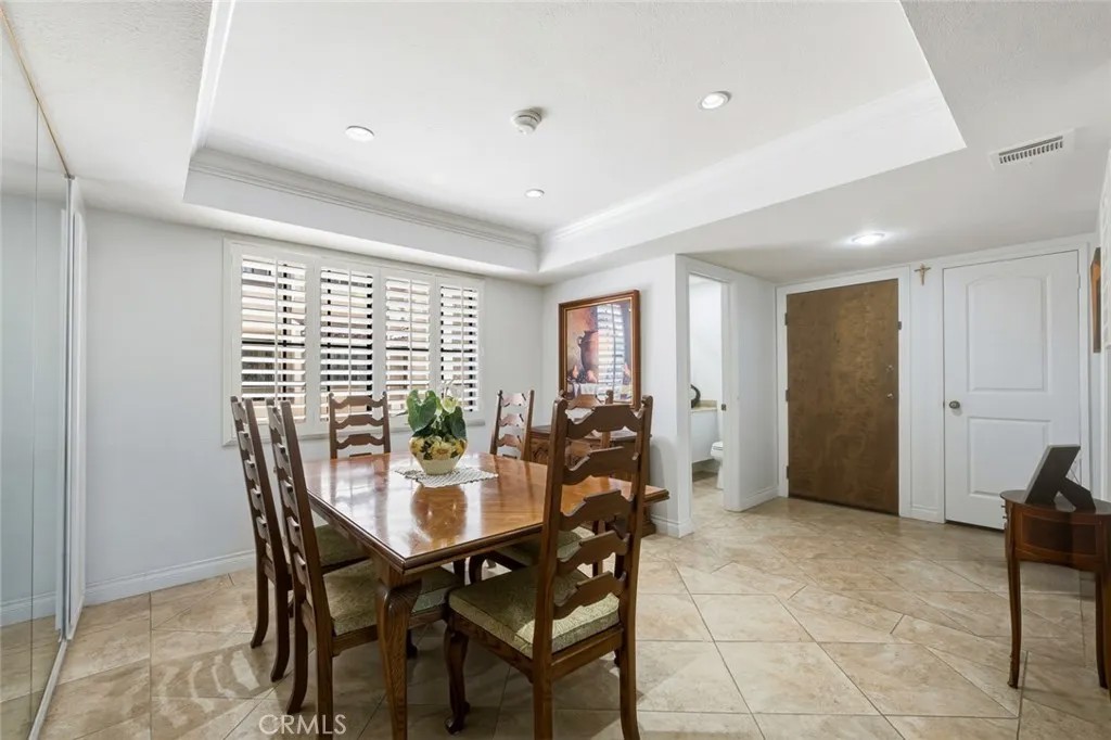 640 S Lake 203