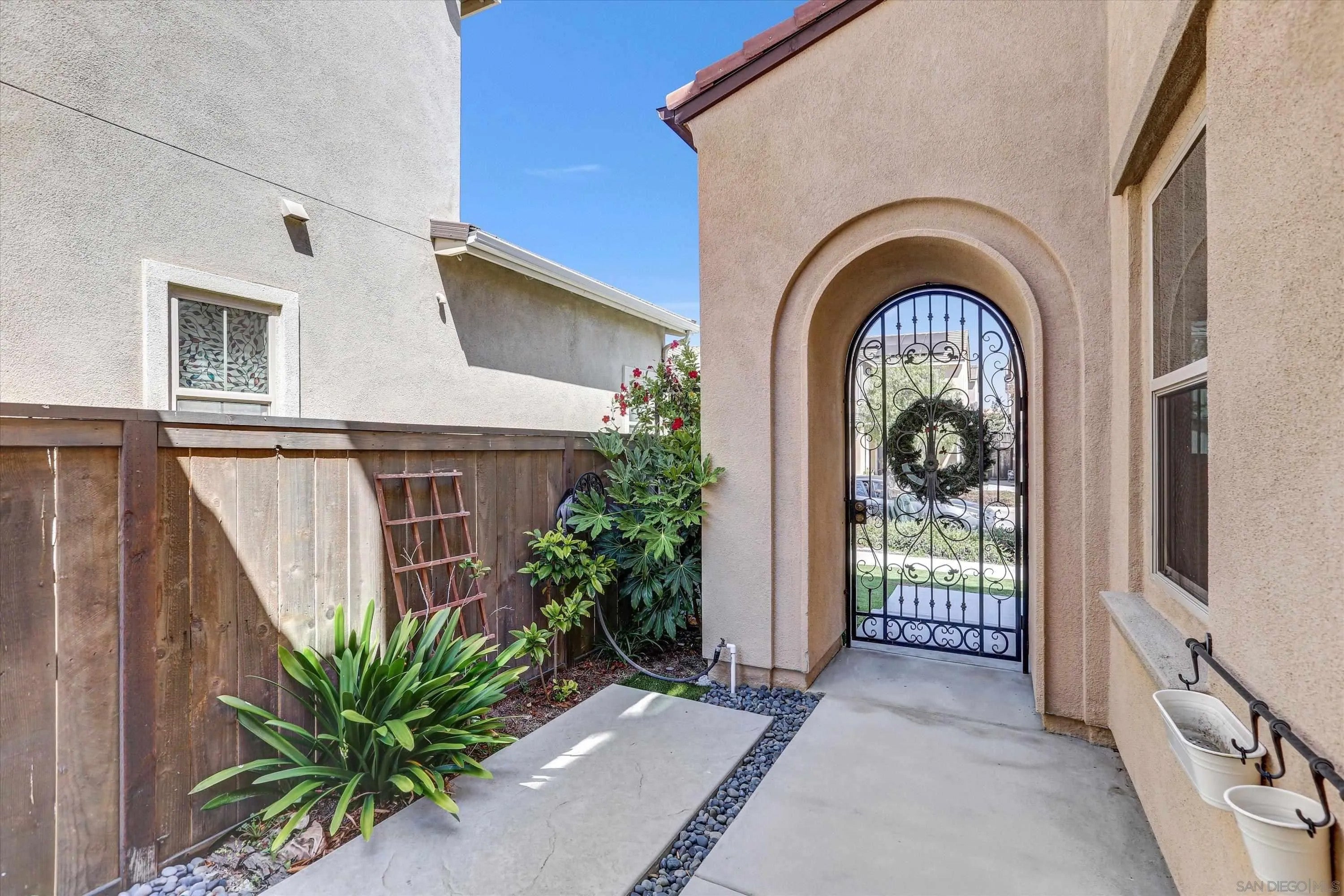 1278 Camino Prado