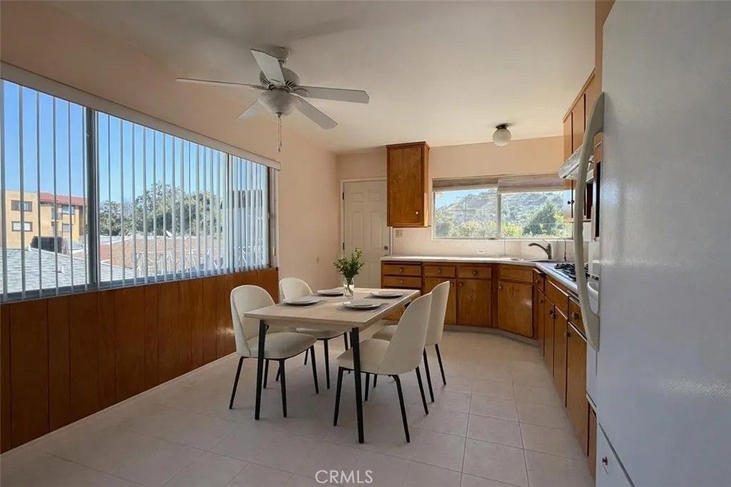 Photo of 802 Fischer St #B, Glendale, CA 91205 (MLS # SR26050426)